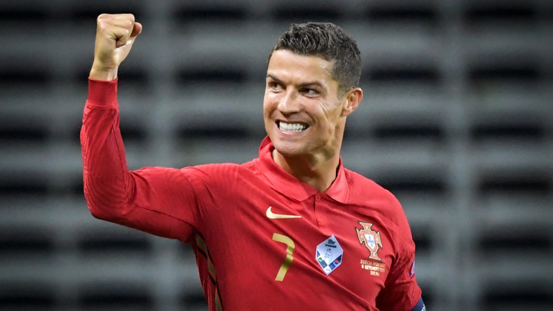 Ronaldo là cái tên đã làm nên lịch sử bóng đá với kho thành tích đồ sộ